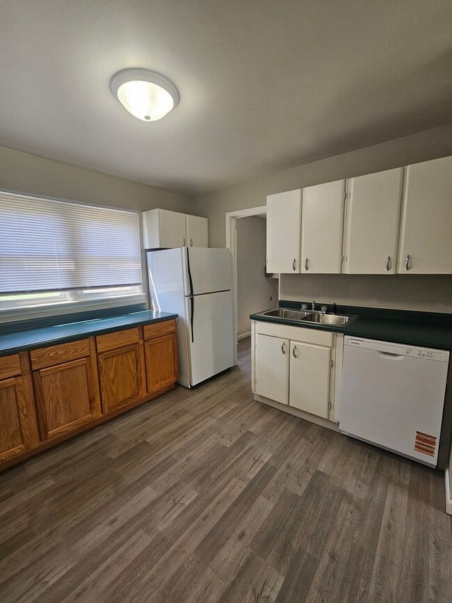 Building Photo - 3 BED | 1 BATH | SINGLE-LEVEL HOME | ROBBI...