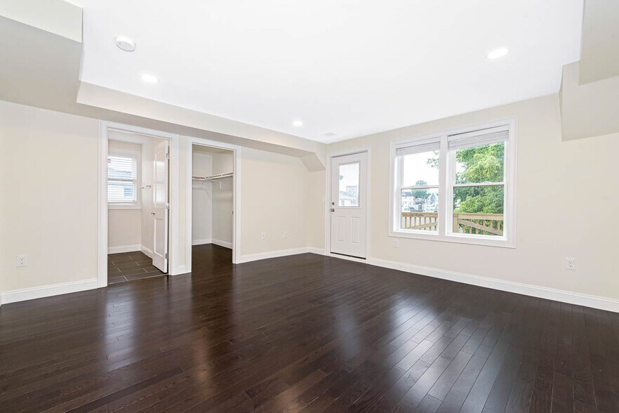 Building Photo - 77 Winchester St