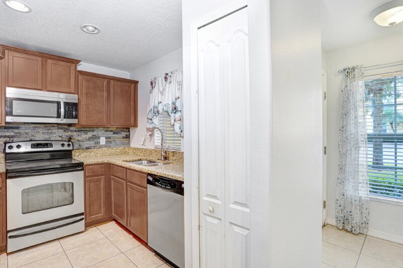 Building Photo - 37669 Aaralyn Rd