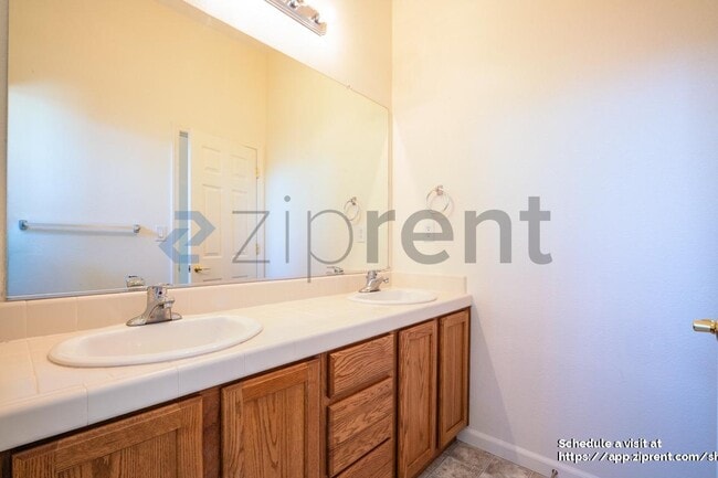 Building Photo - 100 Canterbury Ct