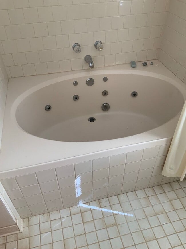 Building Photo - 971 Manningham Rd