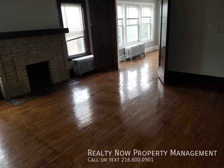 Building Photo - 11871 Lake Ave