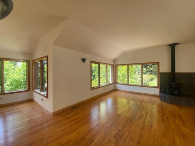 Building Photo - Private / executive 3/2 by Sequoia Park