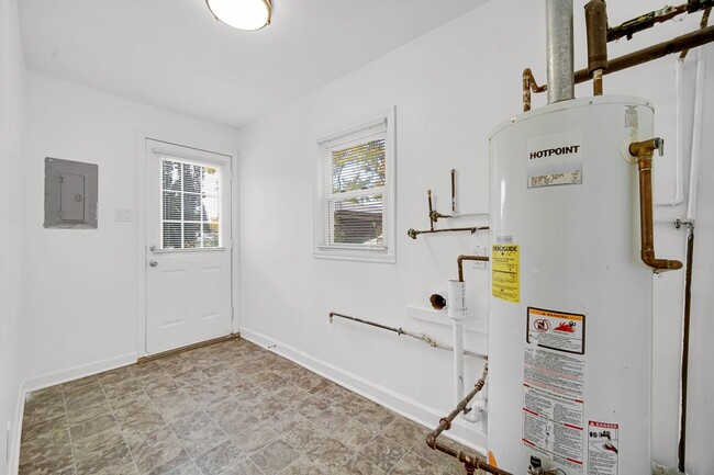 Building Photo - 3 Bedroom 1 Bathroom House for Rent!