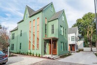 Building Photo - 7 Sanctuary Ct