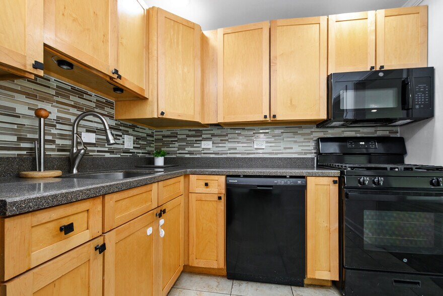 Building Photo - 16W540 87th St