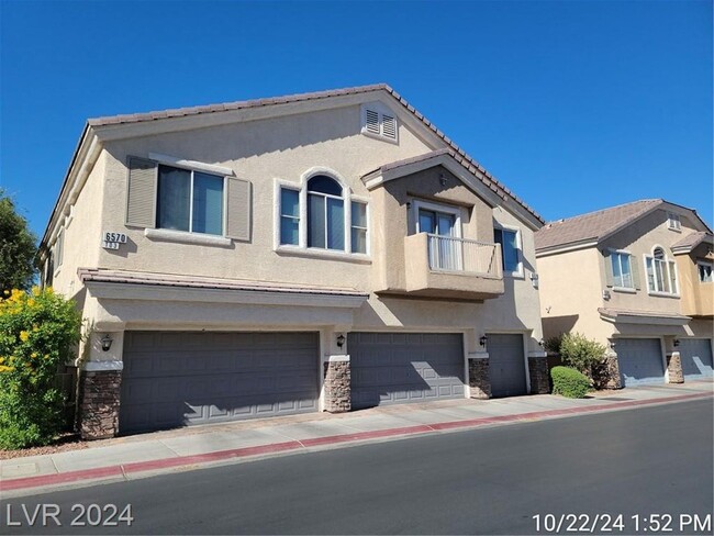 Primary Photo - FANTASTIC SE TOWNHOME IN GATED COMMUNITY!!