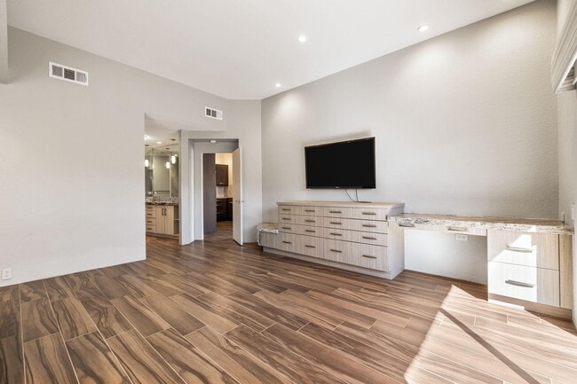 Building Photo - 73416 Irontree Dr