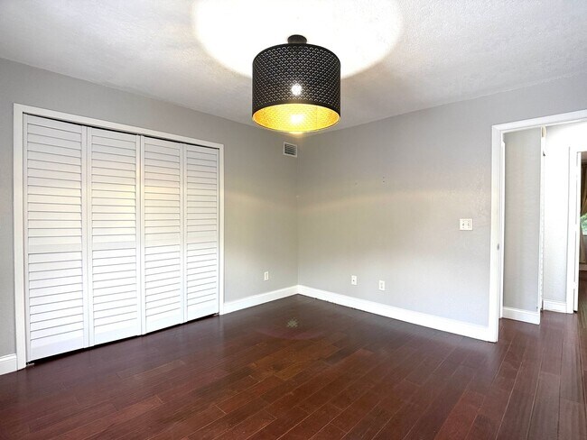 Building Photo - 4815 Walden Cir
