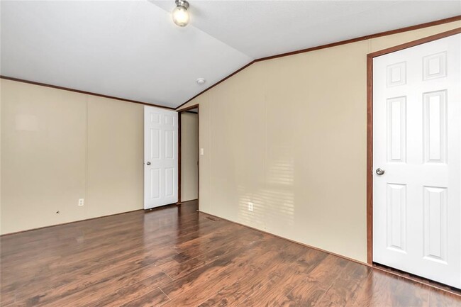 Building Photo - 101 Maple Ln