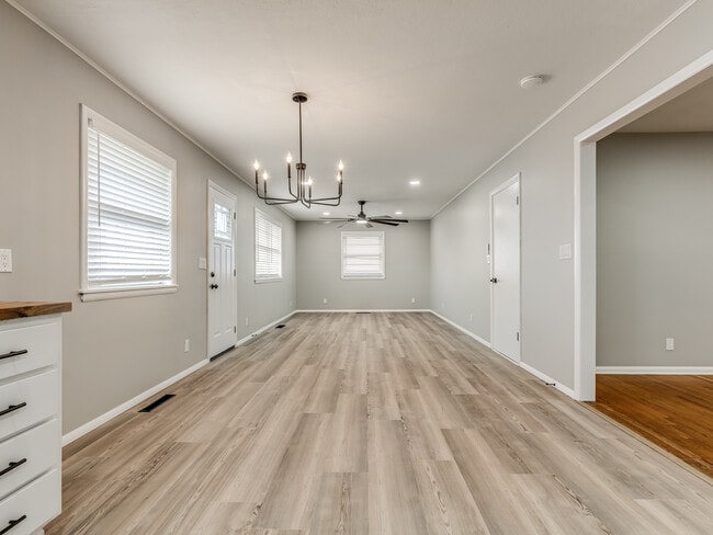 Building Photo - 4967 Princeton Dr