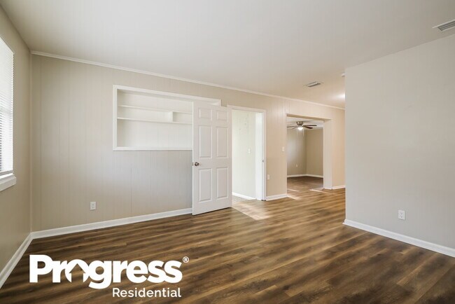 Building Photo - 6706 Peter Rabbit Dr N