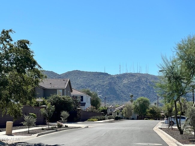 Building Photo - 836 E Constance Wy