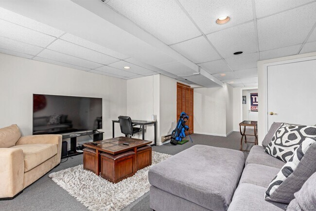 Building Photo - 702 Somerset Knoll