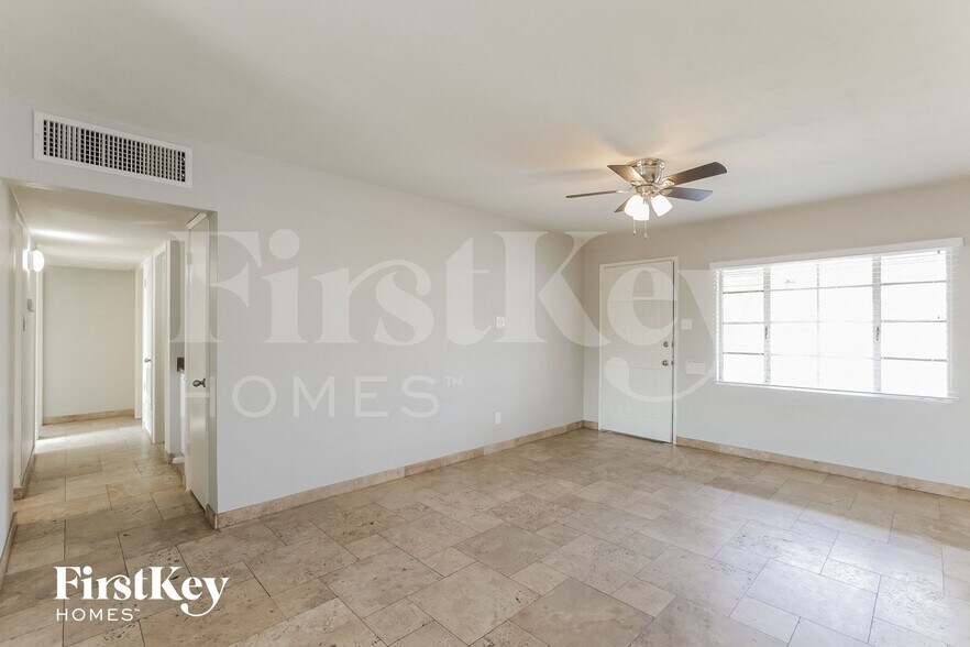 Building Photo - 2011 W Maryland Ave