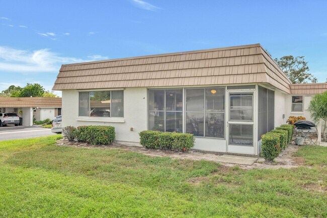 Building Photo - Annual furnished 2 bed/2 bath Villa in Sarasota close to Siesta Key!