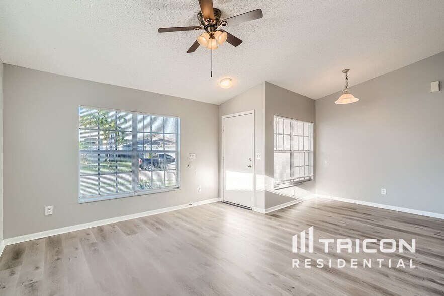 Building Photo - 11809 Brenford Crest Dr