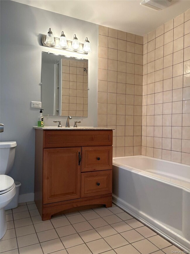 Building Photo - 558 Locust Ave