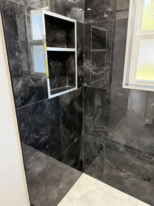 Building Photo - 603 N Sunset Ave