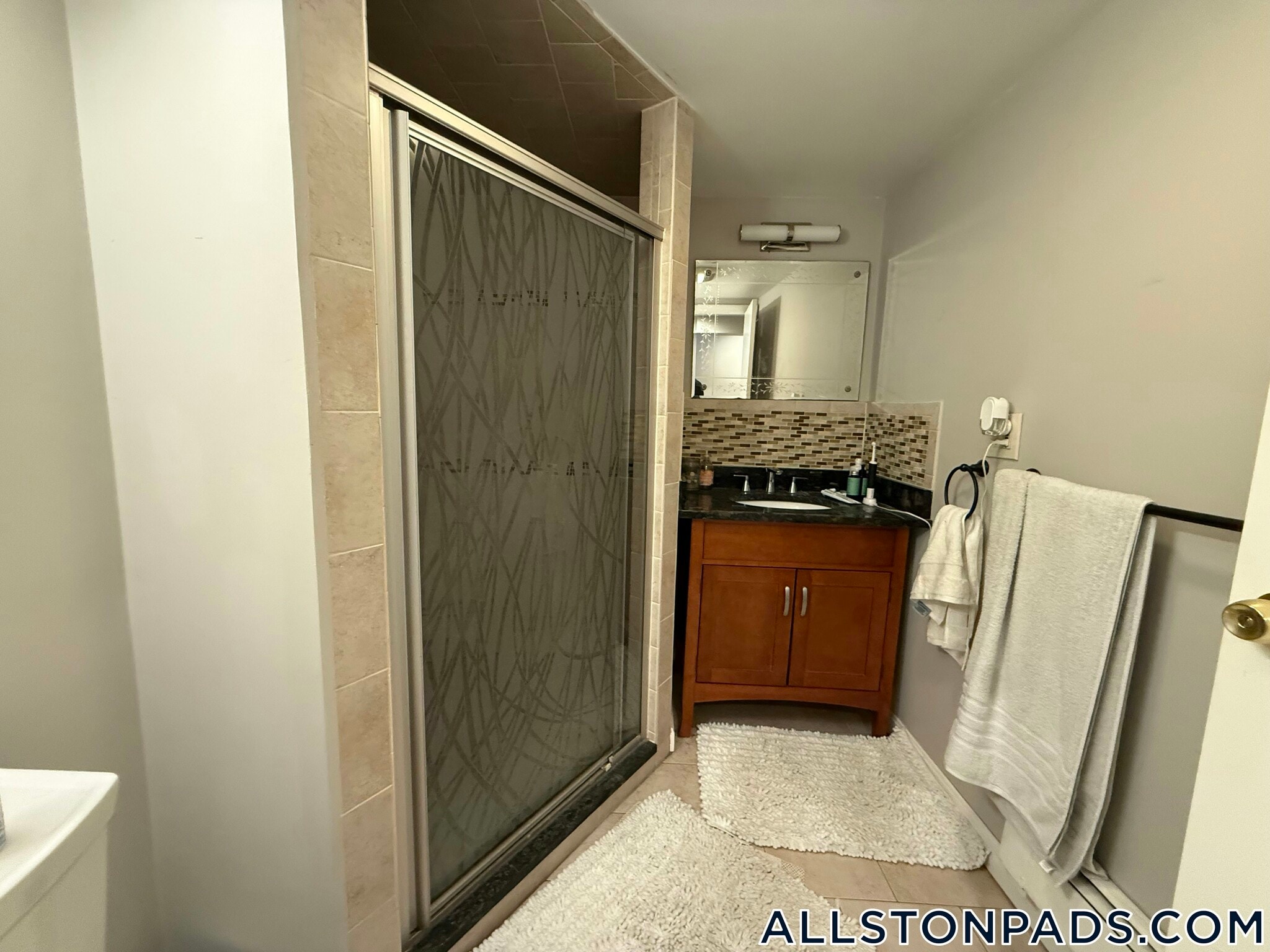 Building Photo - 117 Glenville Ave