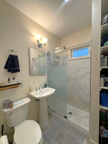 Building Photo - 28 Lexington Ave