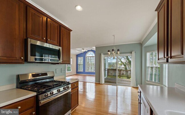 Building Photo - 575 Hunters Rd
