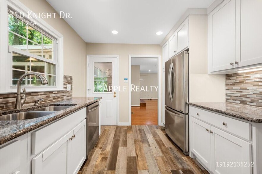 Building Photo - 810 Knight Dr