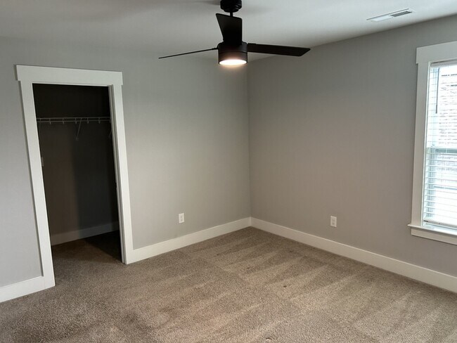 Building Photo - 6619 Camilla Dr