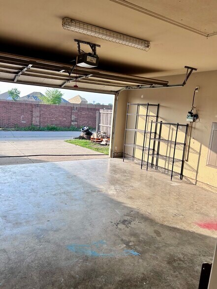Building Photo - 1521 Applegate Way
