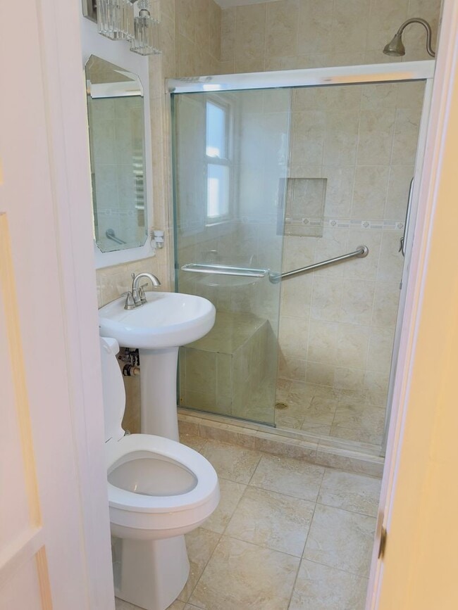 Building Photo - 3-Bedroom Home with Paid Solar & Bonus Outdoor Space in Northridge