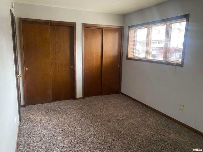 Building Photo - 3240 Parkwild Dr