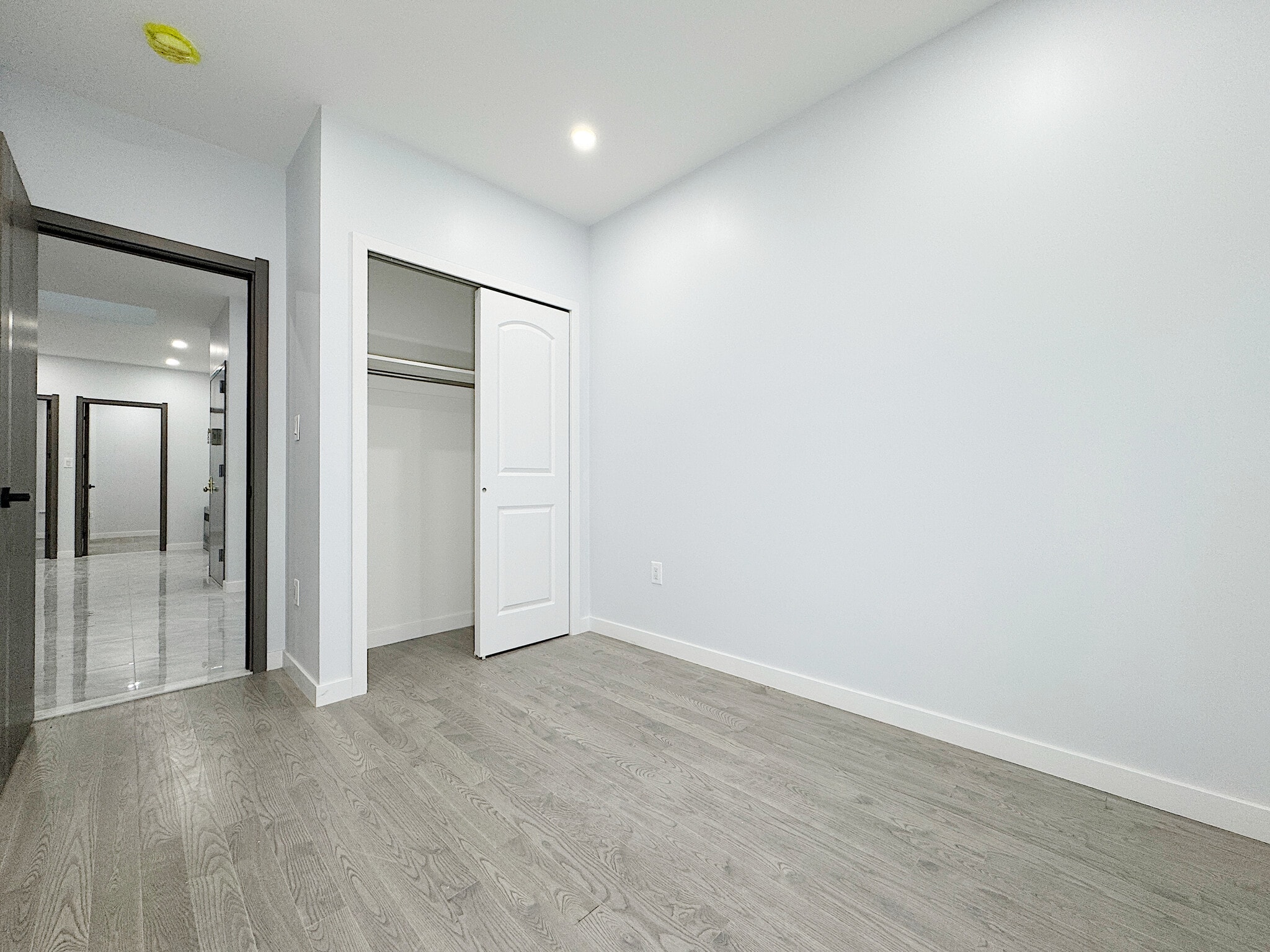 Building Photo - 333 87th St