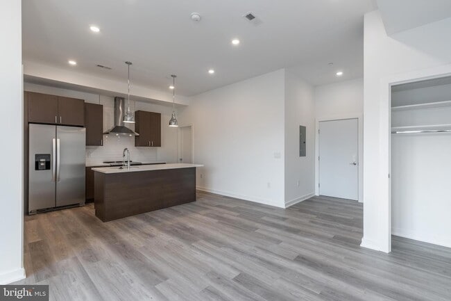 Building Photo - 710 N 16th St