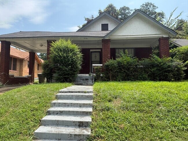 Building Photo - 836 Maury St