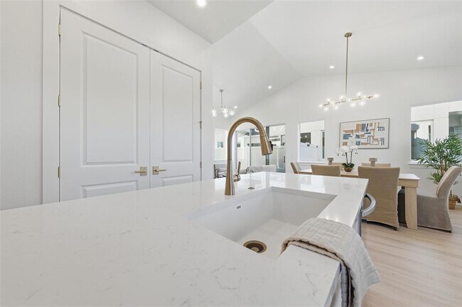 Building Photo - 1605 Bryn Mawr St