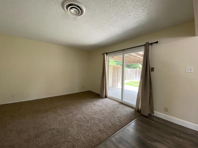 Building Photo - 2609 W Griffith Way