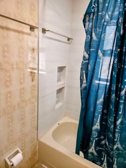 Bath 1 -- - 76 Brenner Ave