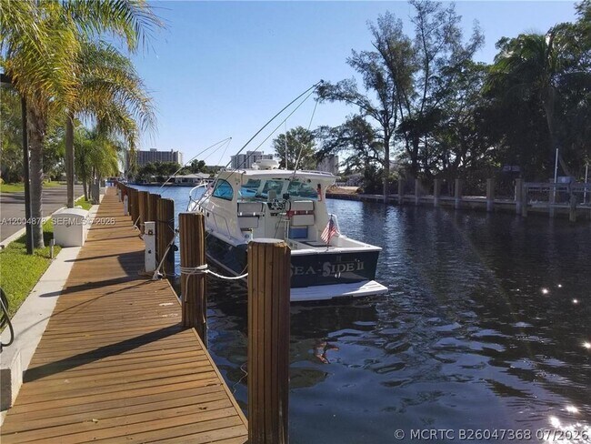 Building Photo - 6207 Bay Club Dr