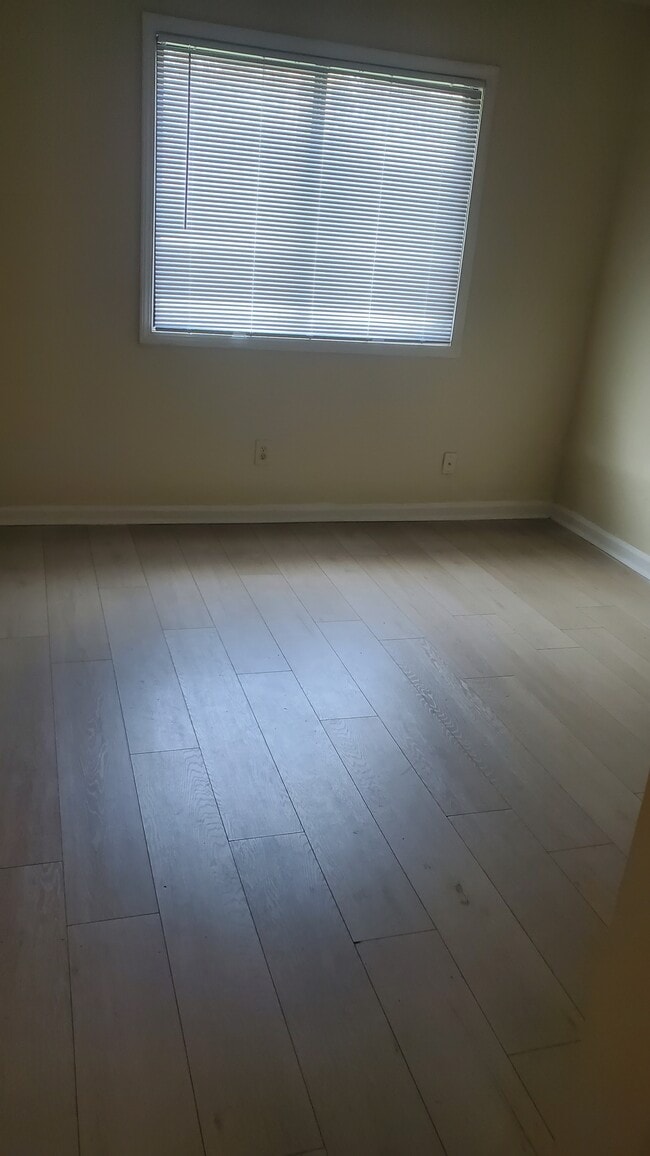 Building Photo - Pine Cove Apartments