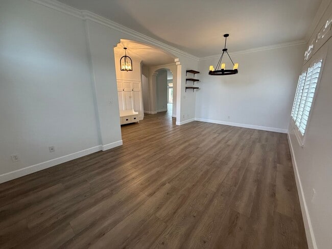 Building Photo - Stunning Silver Oak Ranch Home!