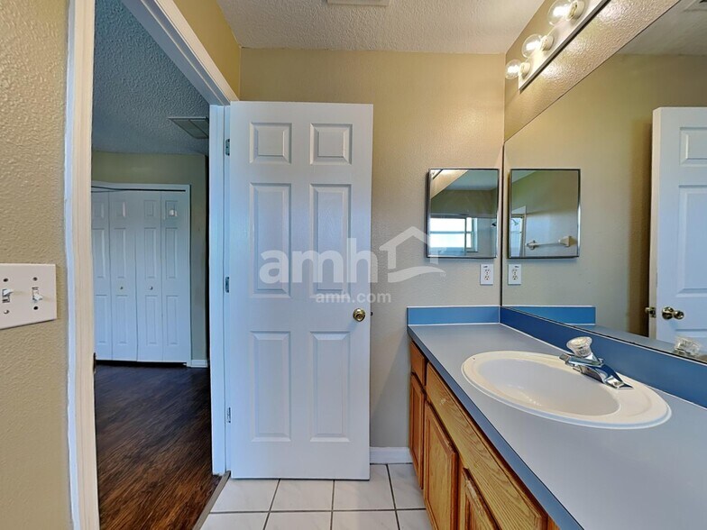 Building Photo - 233 Southbridge Cir