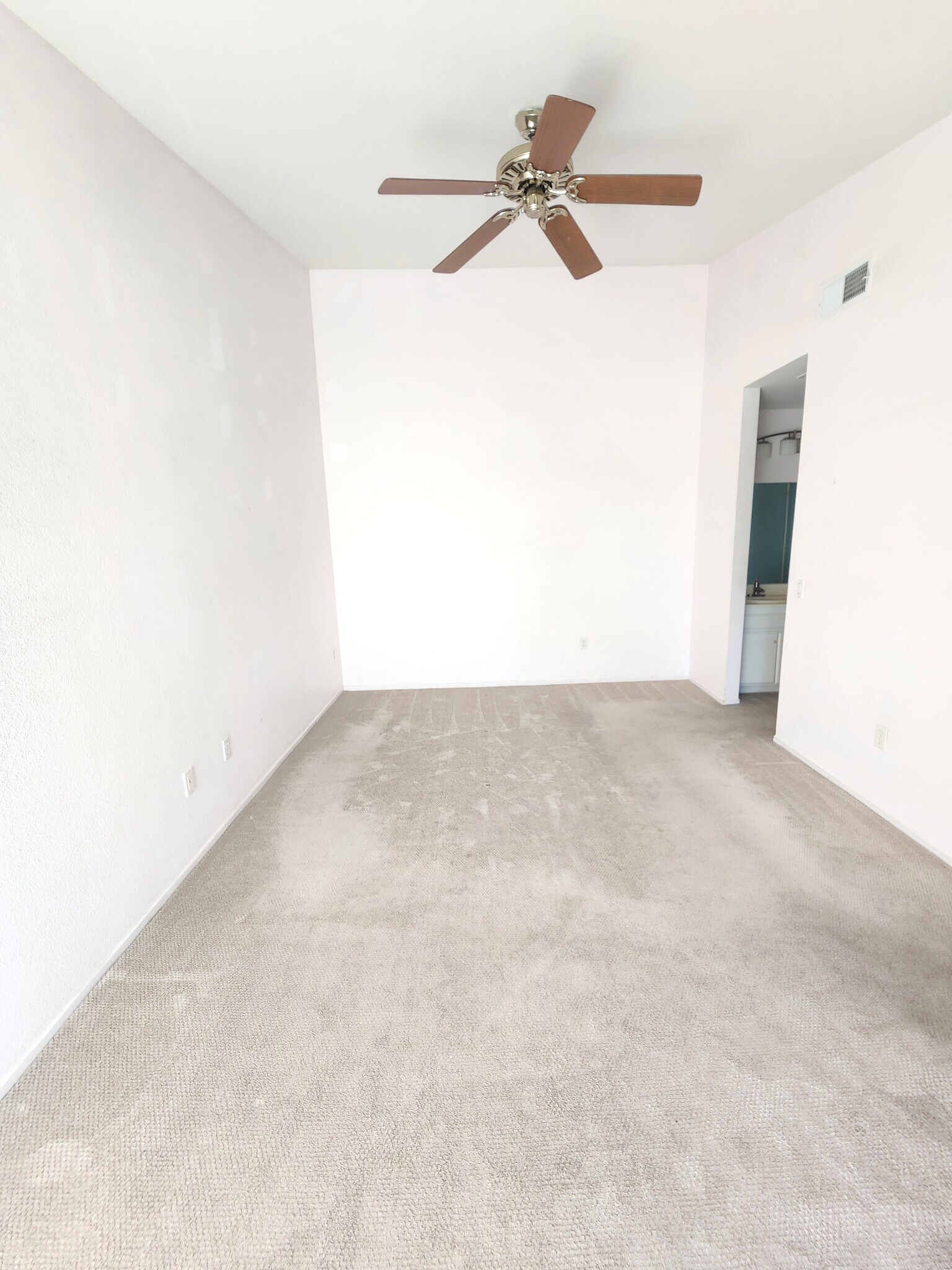 Building Photo - 9459 Fairgrove Ln