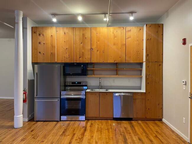 Building Photo - 265 Main St