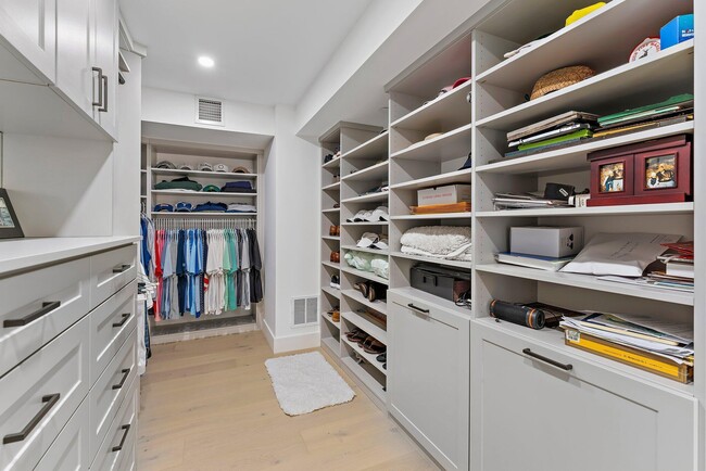 Building Photo - 19800 Sandpointe Bay Dr