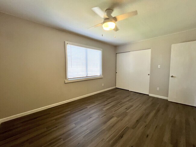 Building Photo - UPDATED 2 story townhome FOR RENT  **SAVE ...