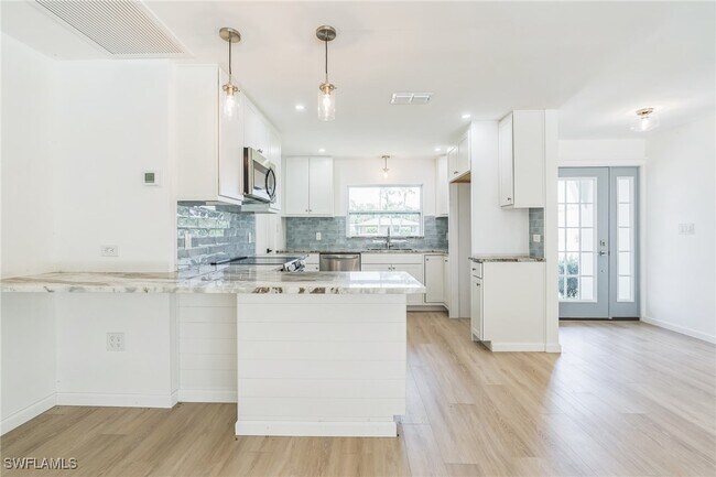 Building Photo - 13724 River Forest Dr
