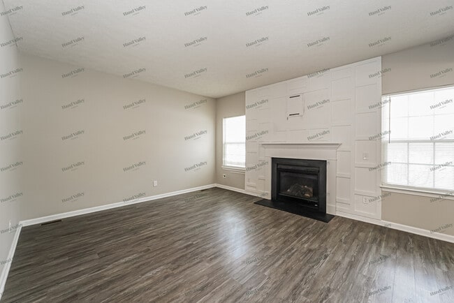 Building Photo - 1604 Crescent Dr