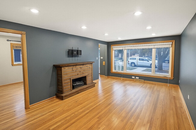 Building Photo - 5155 S Mobile Ave