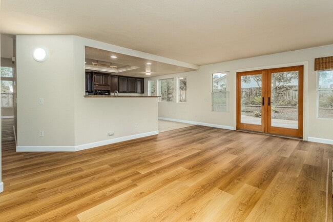 Building Photo - Beautiful & Spacious 4 bedroom home in Enc...