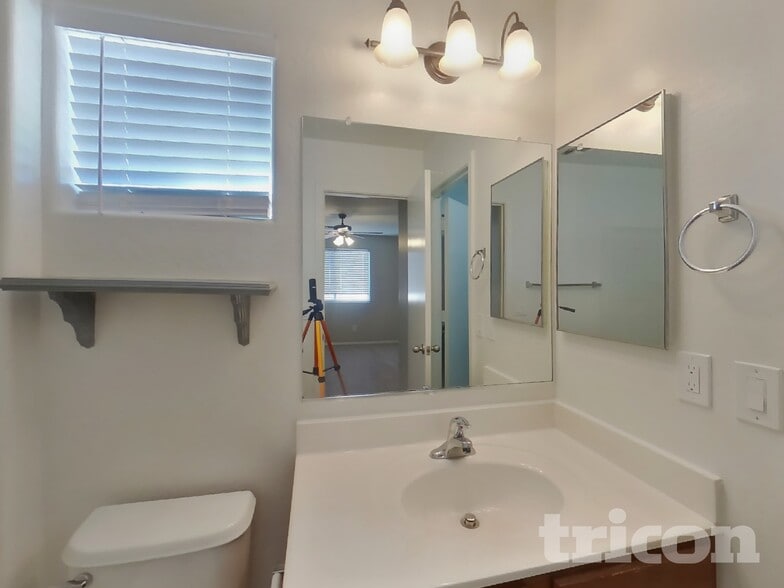 Building Photo - 3812 S 54th Glen